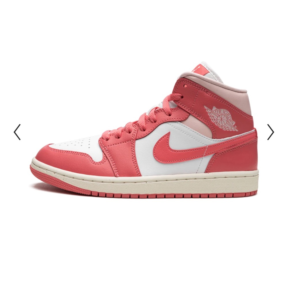 AIR JORDAN 1 MID WMNS
"STRAWBERRIES AND CREAM